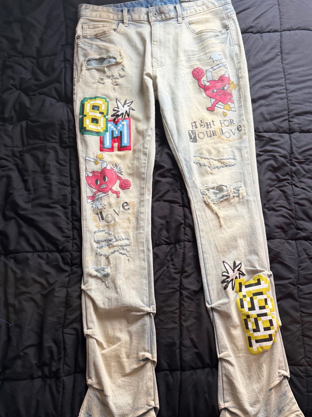 Men's Straight Light Wash Graphic Jeans with Pink Heart Patches
